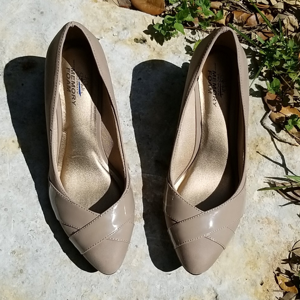 Tan / Khaki Wedges